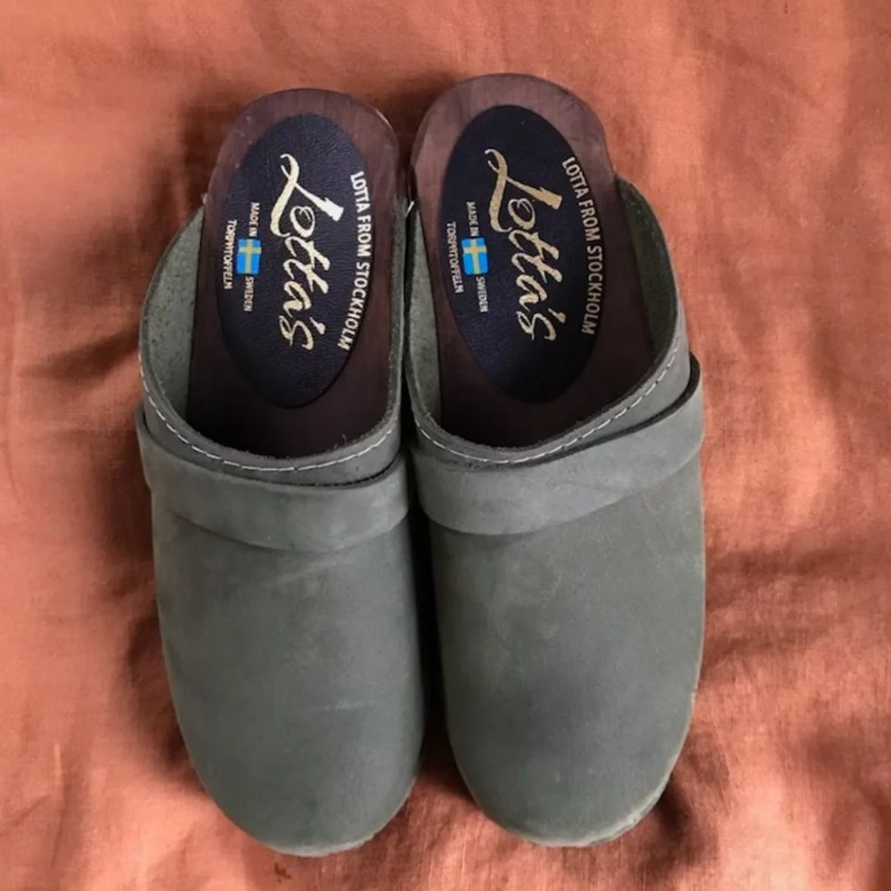 Lotta from Stockholm Class Clogs in Green Oiled Nubuck